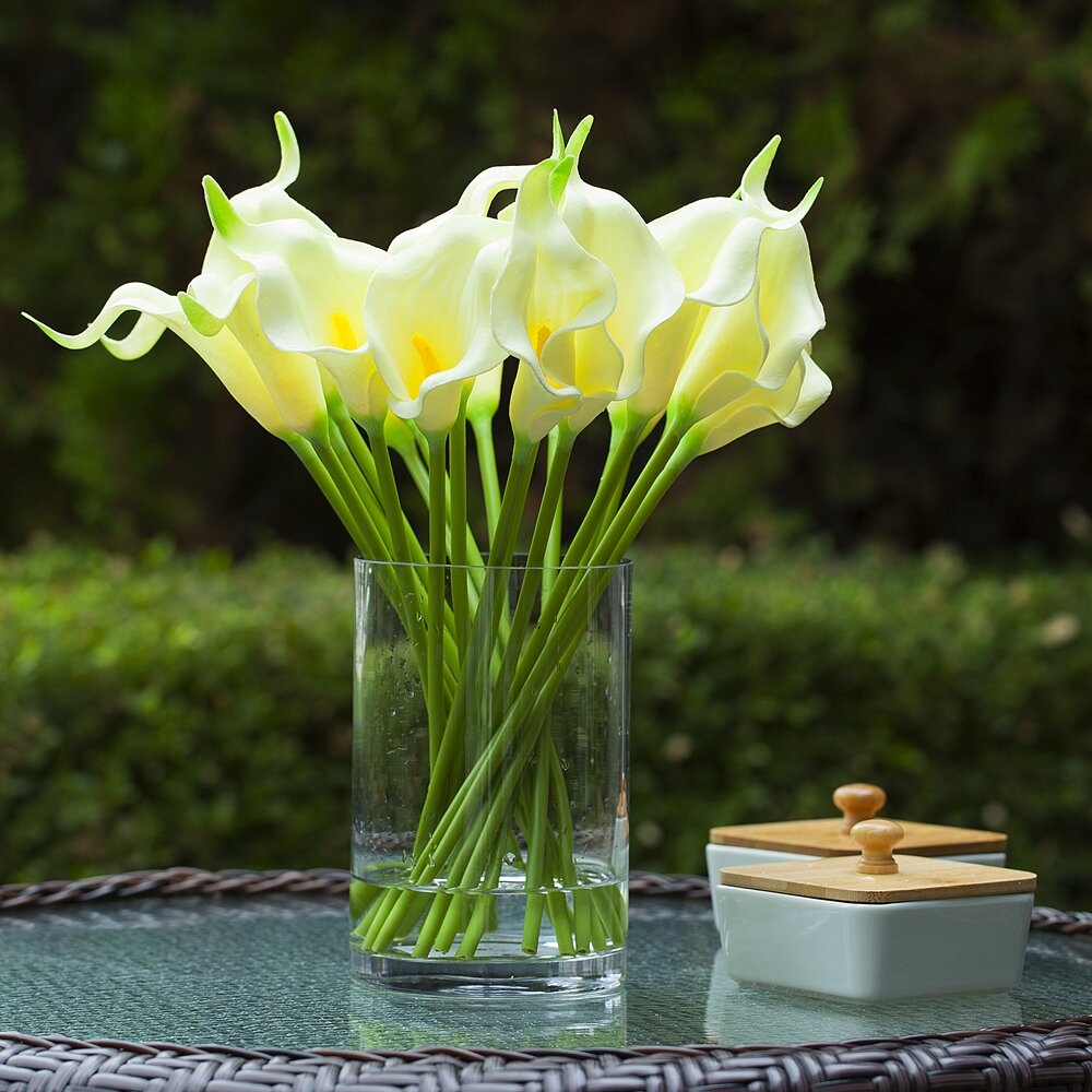 Lilies Flower Arrangement in Vase - Image 1
