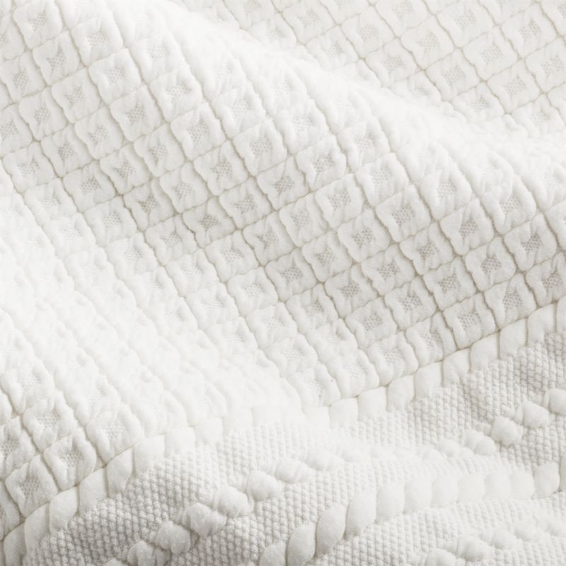 Doret White Jersey Quilts and Pillow Shams - King/Cal. King - Image 1