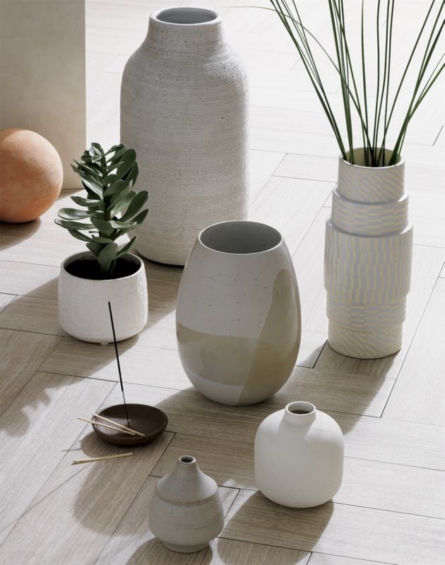 Diego Ivory Speckled Vase - Image 1