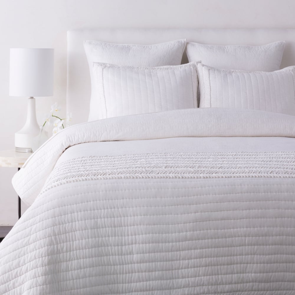 Lindon LDN-6001 68"W x 86"L; 26"W x 20"L Quilt - Image 1
