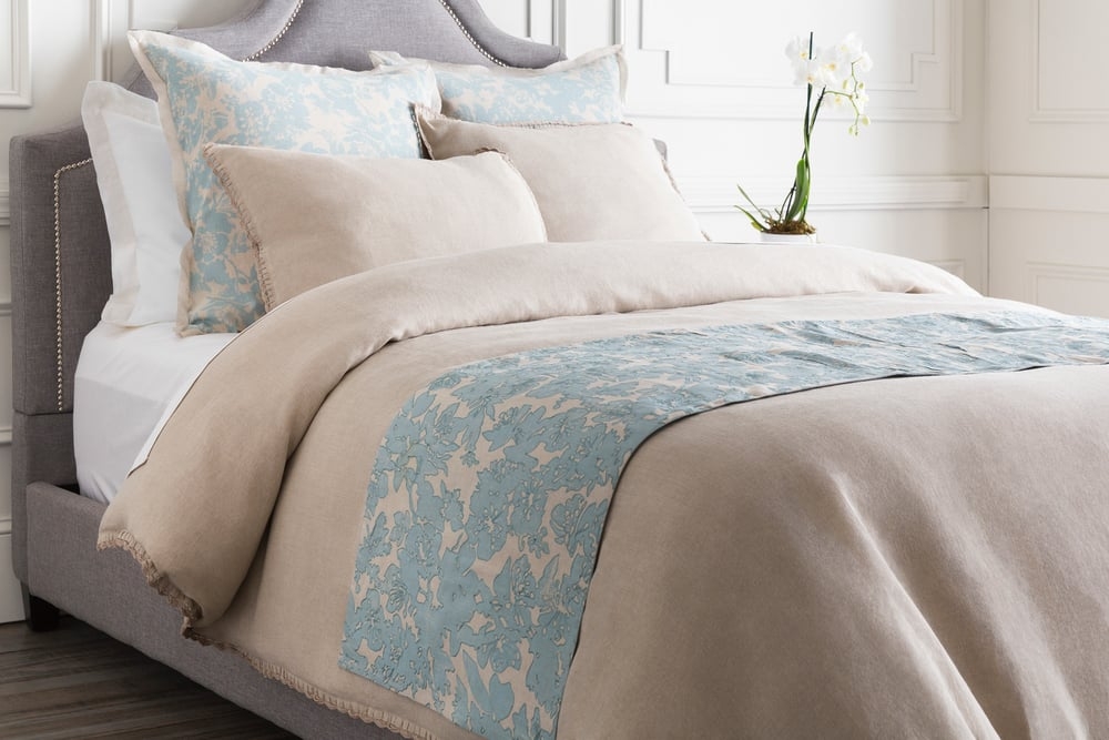 Clara CAL-5000 20"L x 88"W Bedding Runner - Image 1