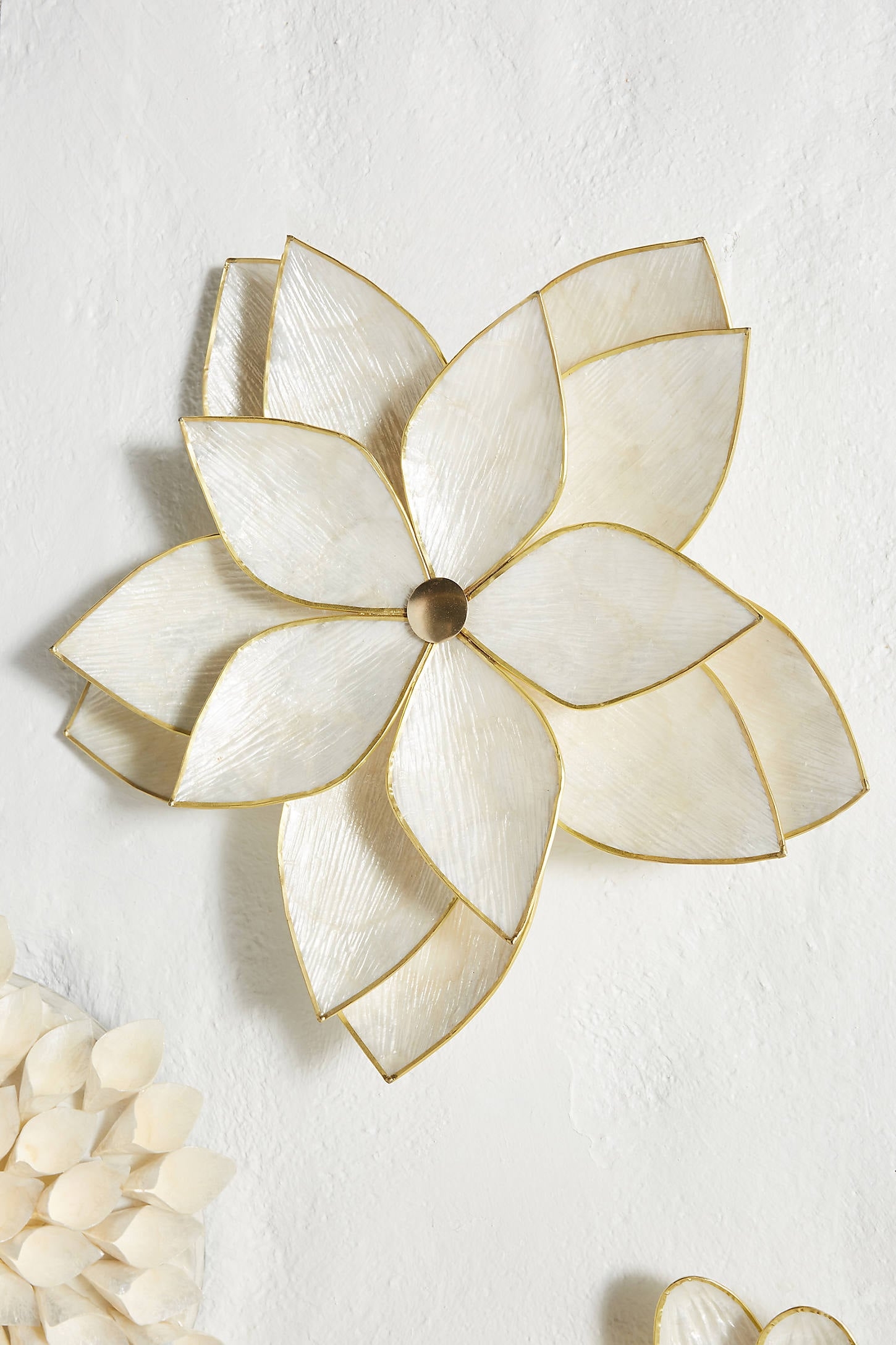 Capiz Flower Wall Charm - Image 0