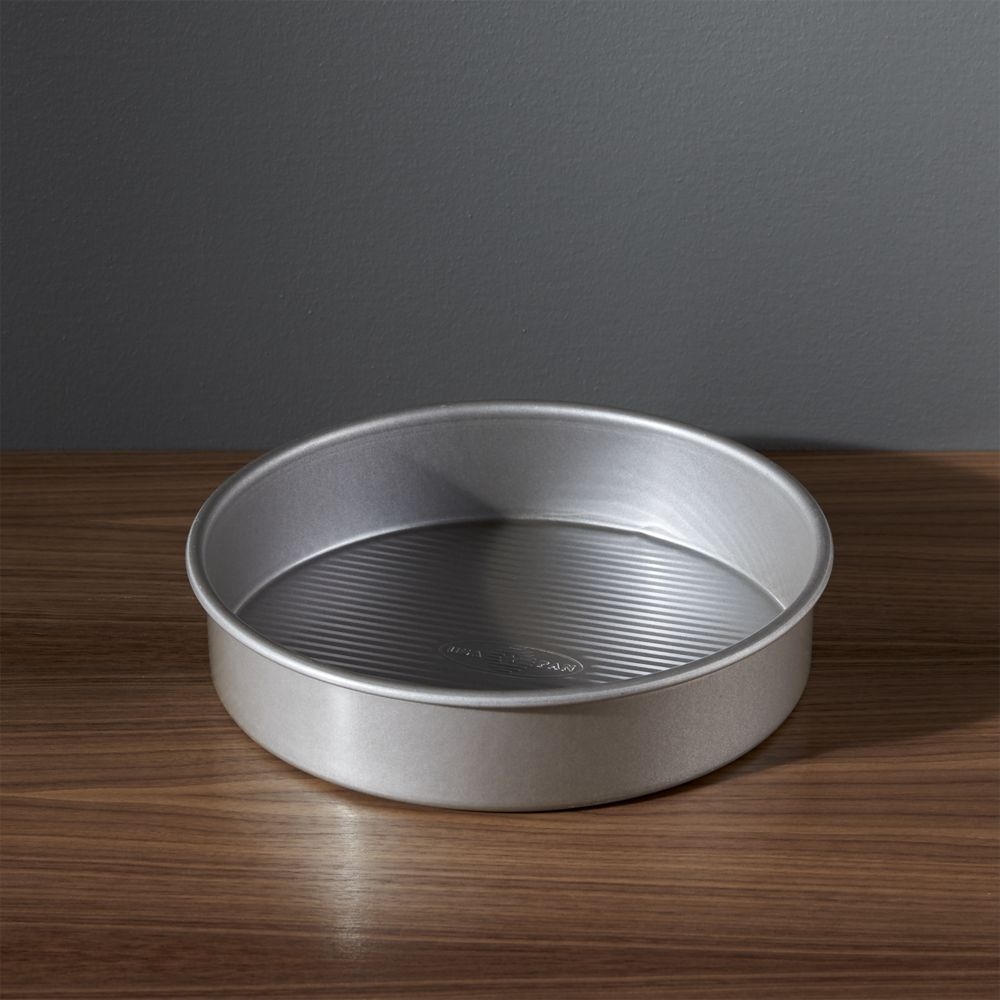 USA Pan Pro Line Non-Stick Round Cake Pan - Image 0