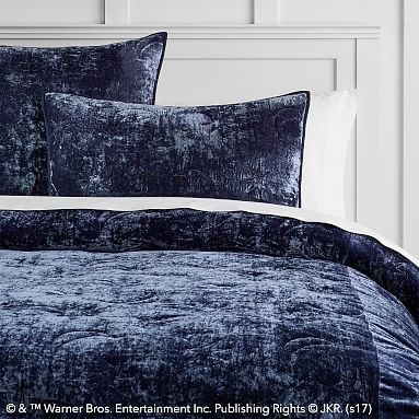 HARRY POTTER(TM) Magical Velvet Quilt, Twin/Twin XL, Midnight Blue - Image 0