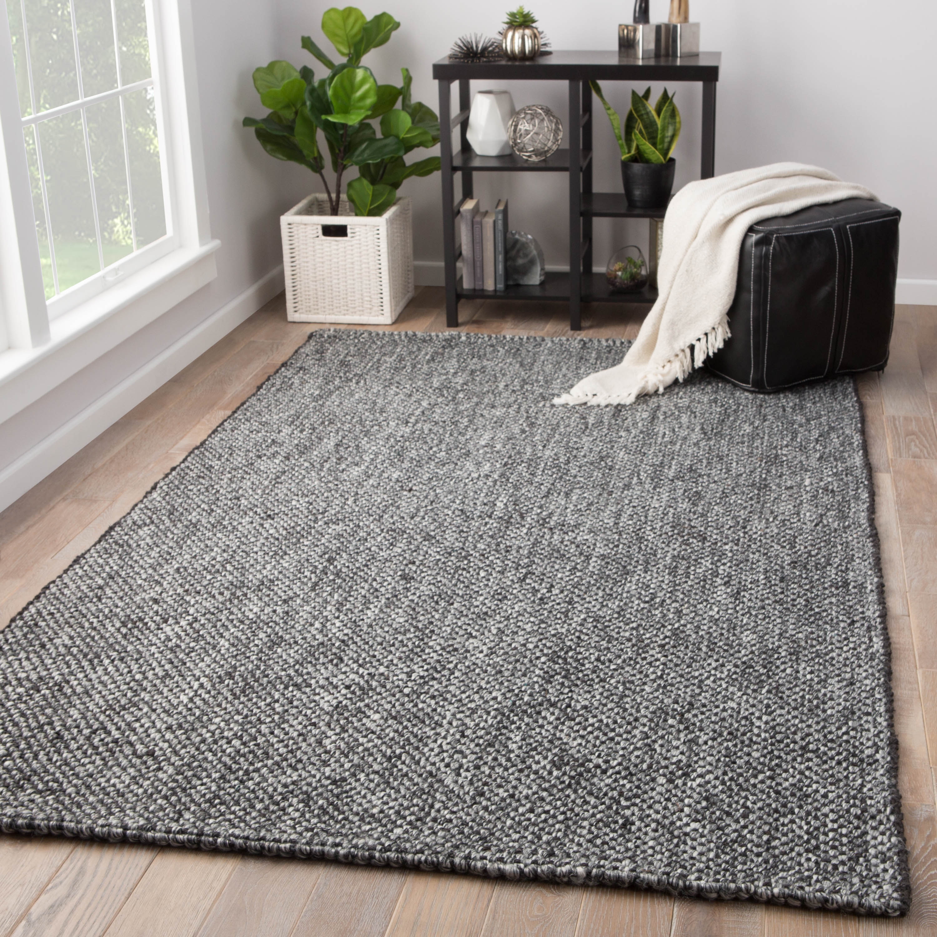 Topper Handmade Solid Black/ Gray Area Rug (5' X 8') - Image 4