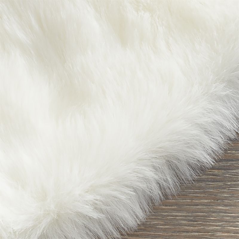 Small White Faux Fur Tree Skirt - Image 3