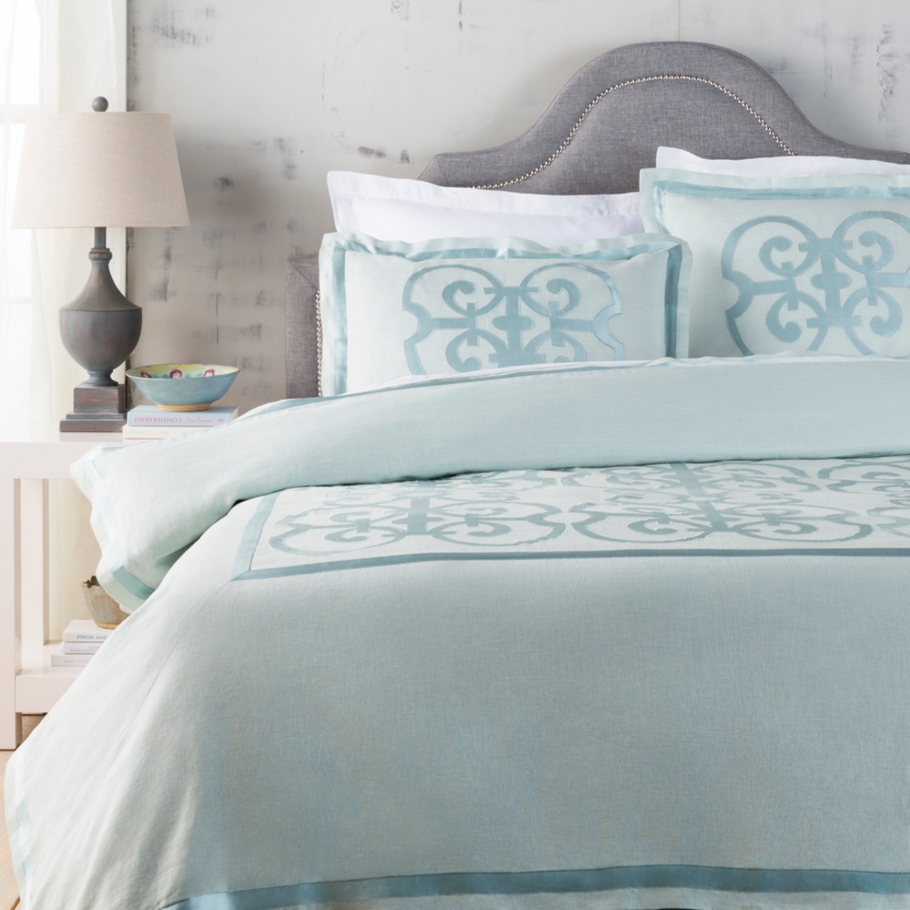 Versaille VER-6000 88"W x 92"L; 26"W x 20"L Duvet - Image 0
