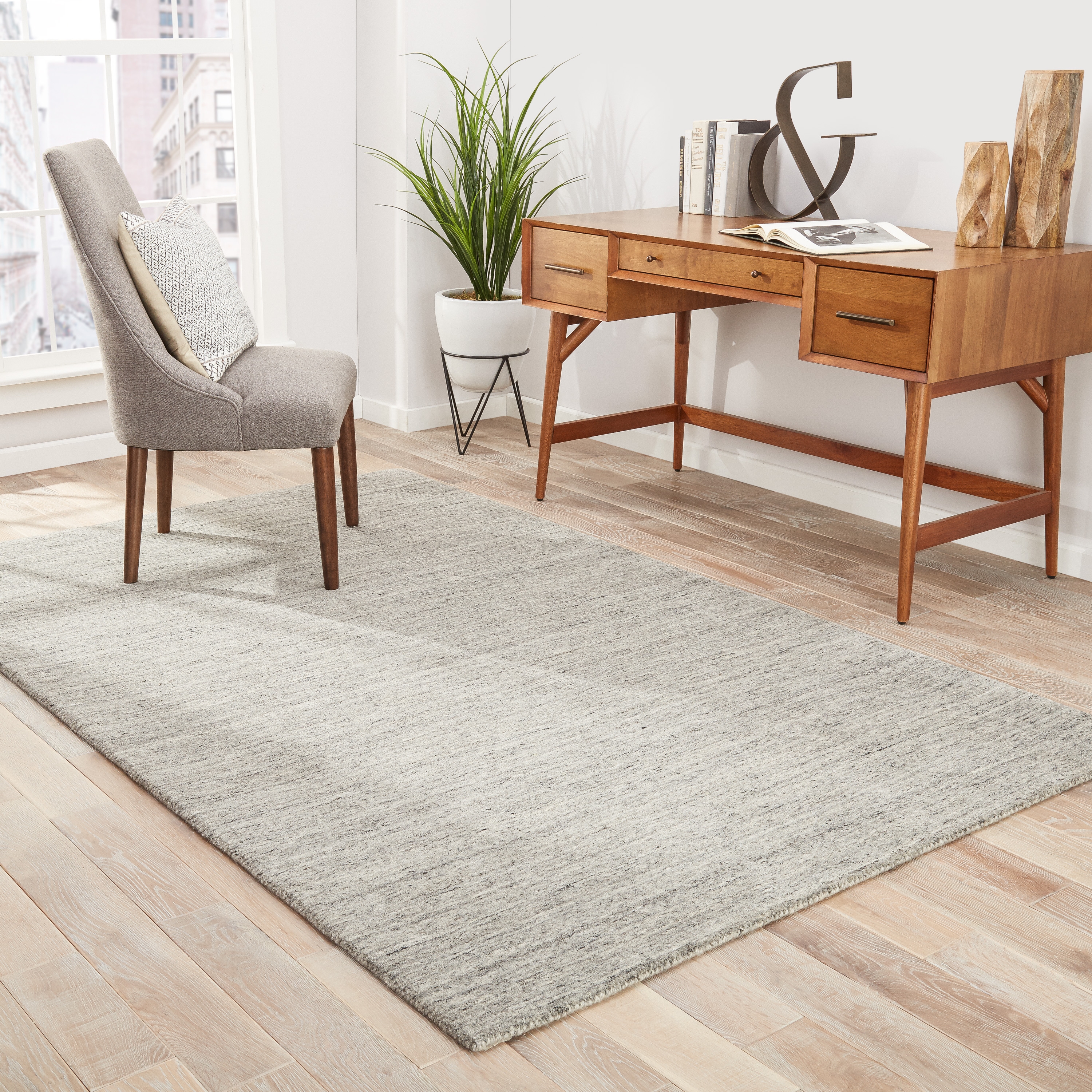 Elements Handmade Solid Gray/ Taupe Area Rug 7'10"X9'10" - Image 4