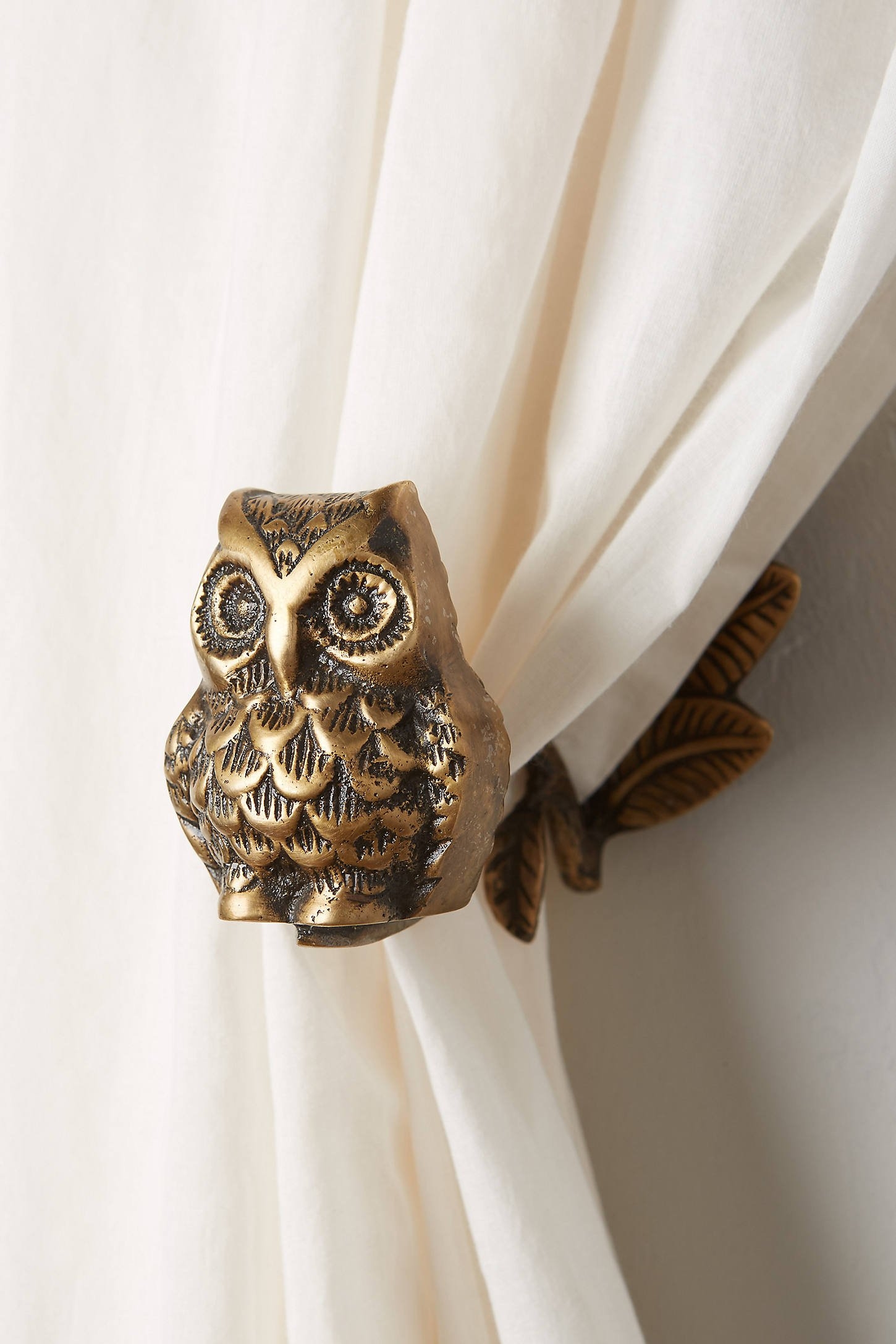 Wise Owl Tieback - Image 0
