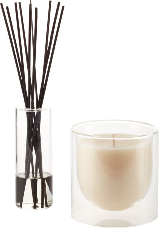 Lily and Seagrass Soy Candle - Image 4