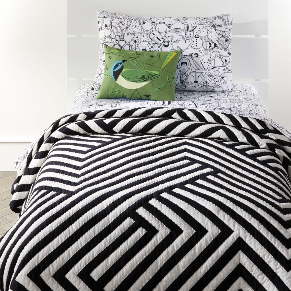 Black and White Geometric Full-Queen Quilt - Image 0