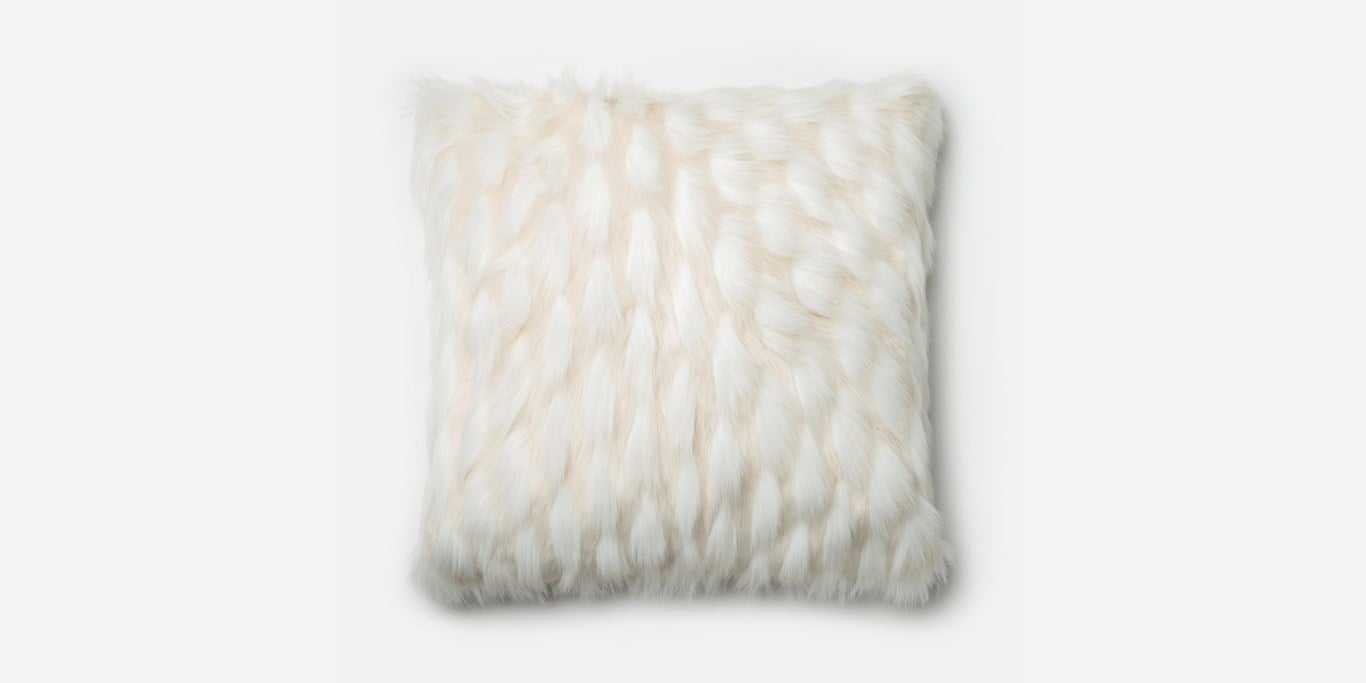 P0265 White Pillow - With Insert - Image 0