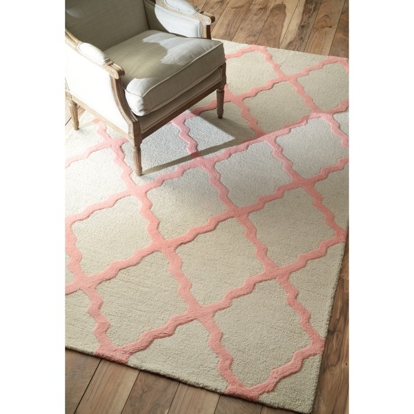Hand-hooked Alexa Moroccan Trellis Pink Wool Rug (5' x 8') - Image 0