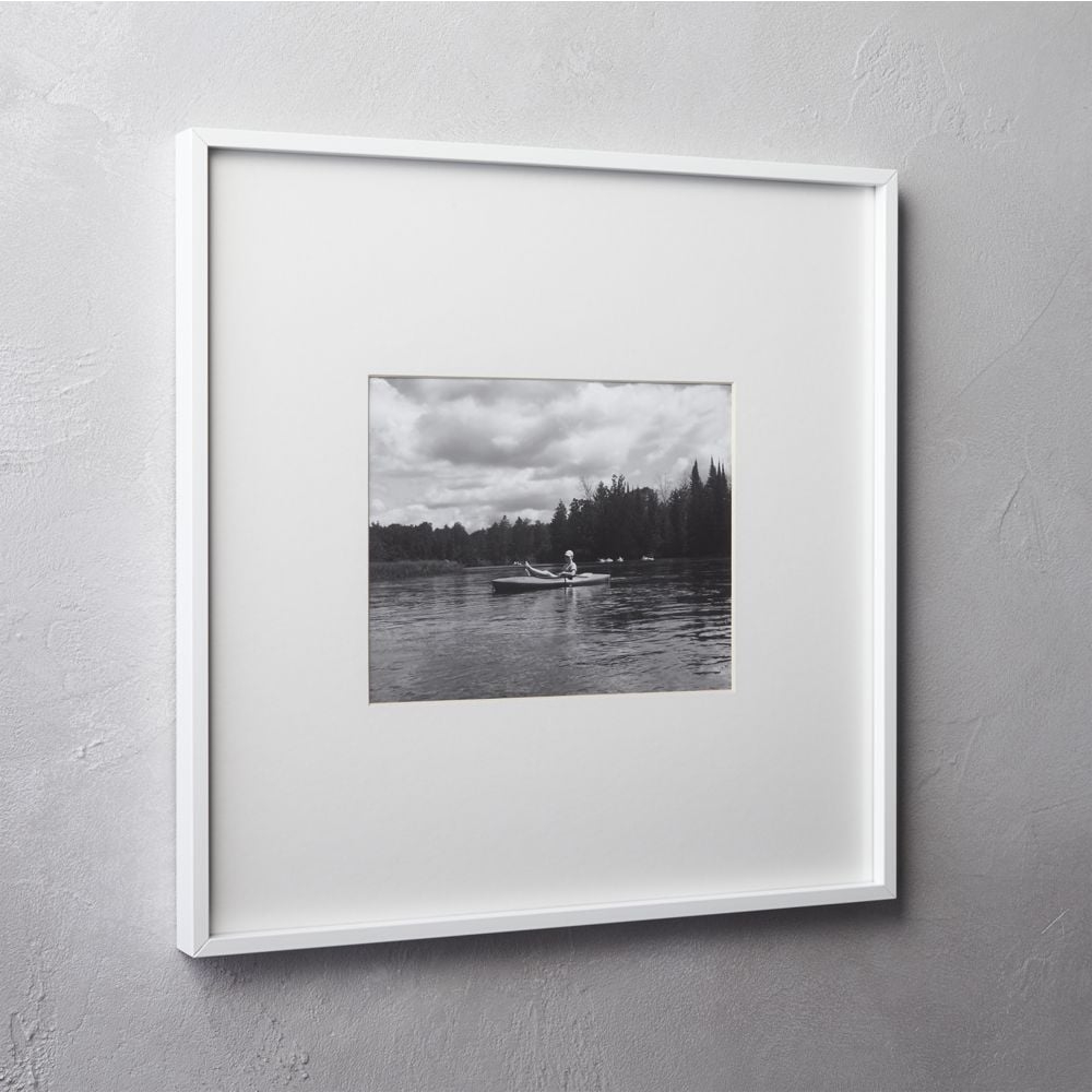 Gallery white 8x10 picture frame - Image 0