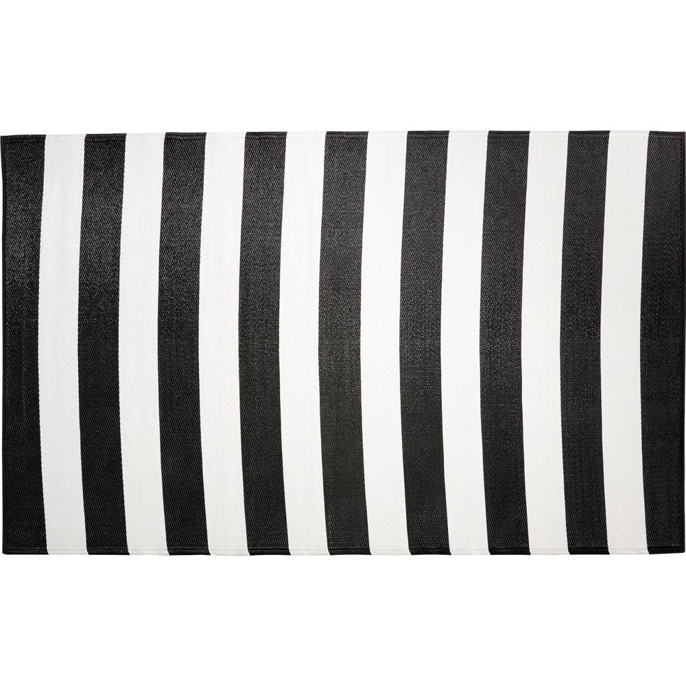 black and white outdoor rug 5'x8' - Image 0