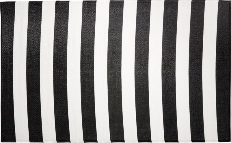 black and white outdoor rug 5'x8' - Image 2