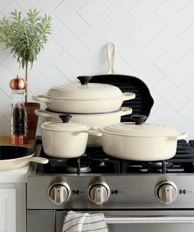 Le Creuset ® Signature 7.25-Qt. Cream Enameled Cast Iron Dutch Oven - Image 10