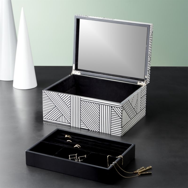 Clasp Black and White Jewelry Box - Image 3