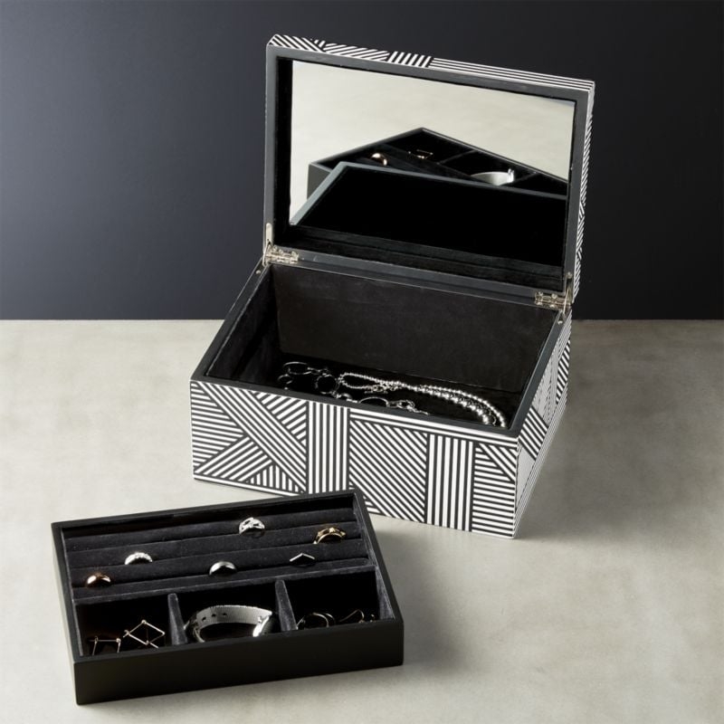 Clasp Black and White Jewelry Box - Image 5