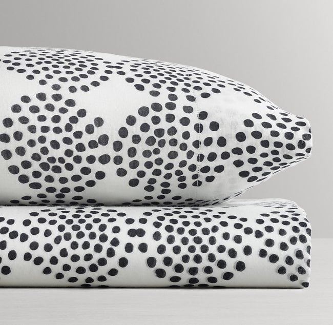 MALI PRINT ULTRA-FINE ORGANIC COTTON CLUSTERED DOTS CRIB FITTED SHEET - Image 0