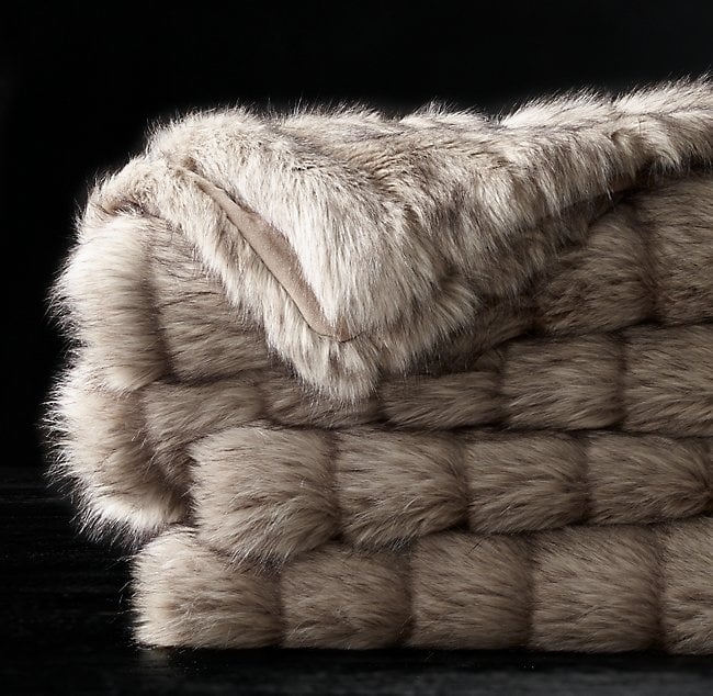 CHANNEL FAUX FUR THROW - Image 0