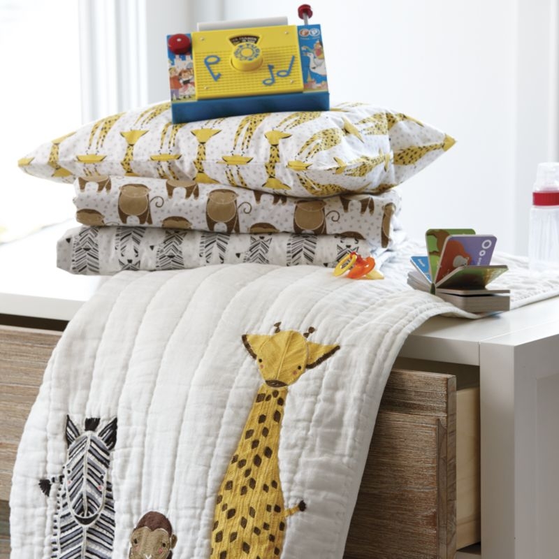 Organic Safari Giraffe Toddler Sheet Set - Image 2