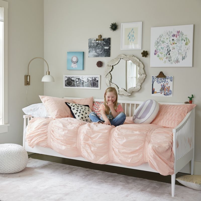 Hampshire Spindle White Wood Kids Daybed - Image 6