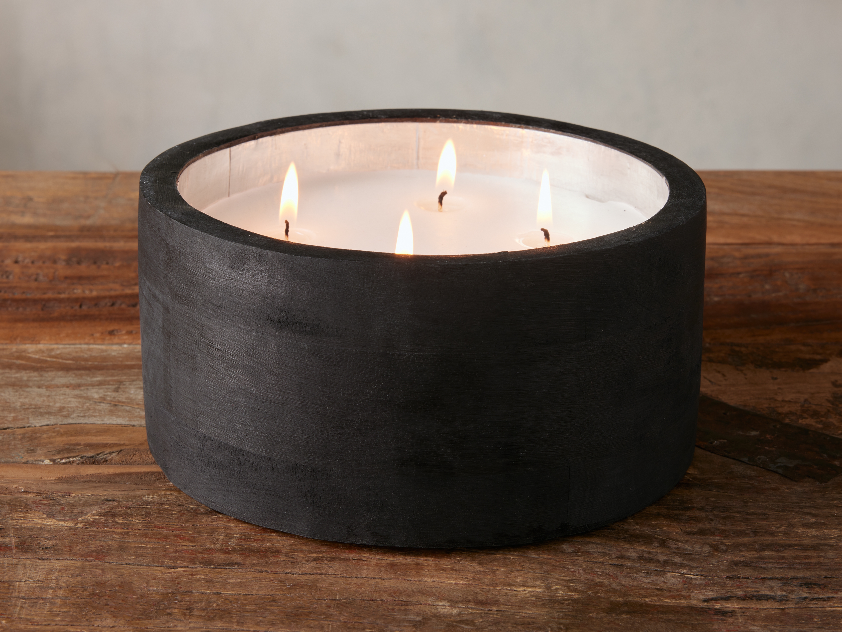 Amber Citronella Candle in Natural Wood Small Black - Image 0