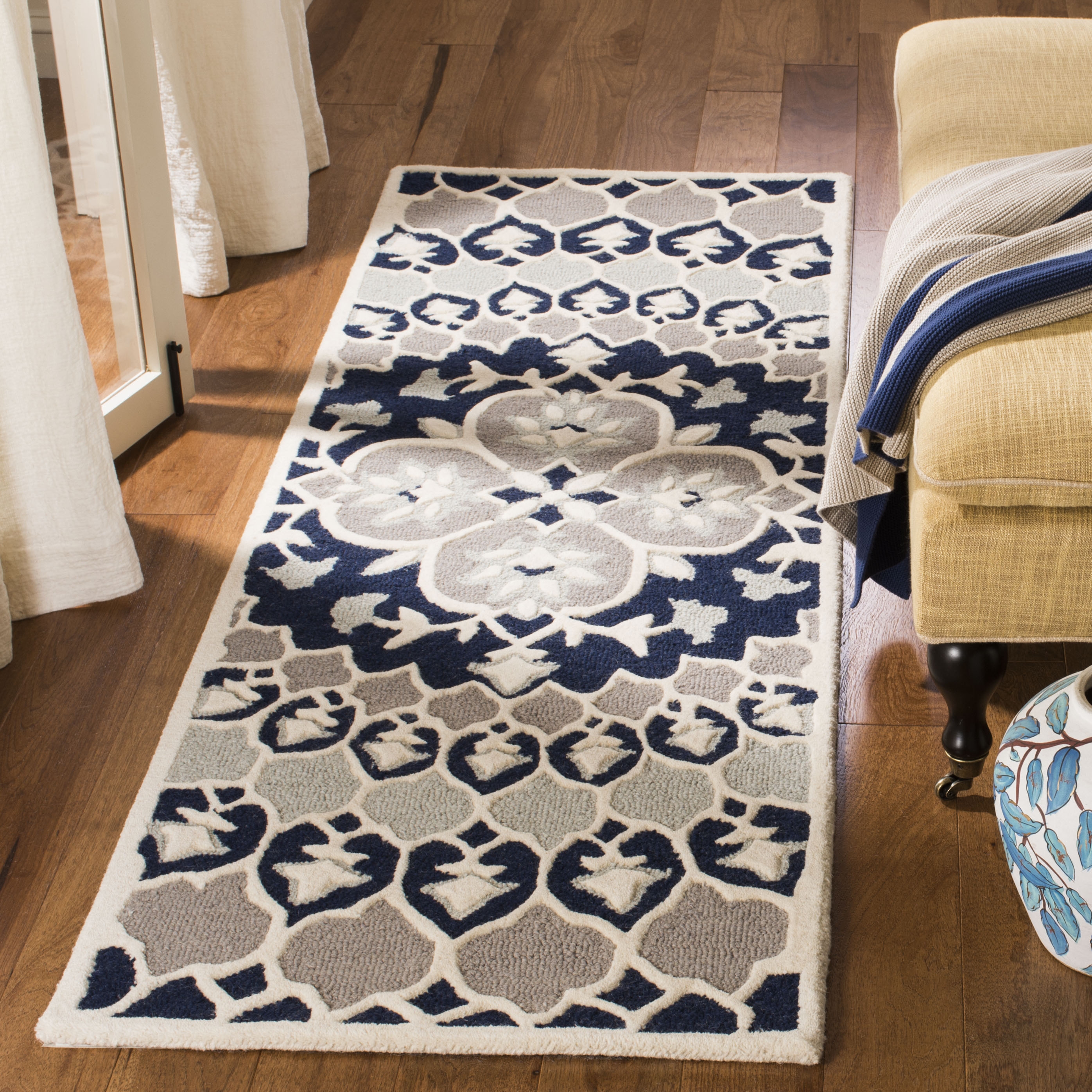 Arlo Home Hand Tufted Area Rug, BLG610C, Navy Blue/Ivory,  2' 3" X 7' - Image 1