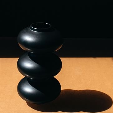 Forma Rosa Wave Vase, Matte Black, Medium - Image 3