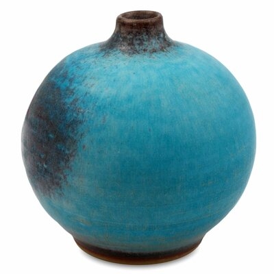 Ravoir Realm Ceramic Vase - Image 0