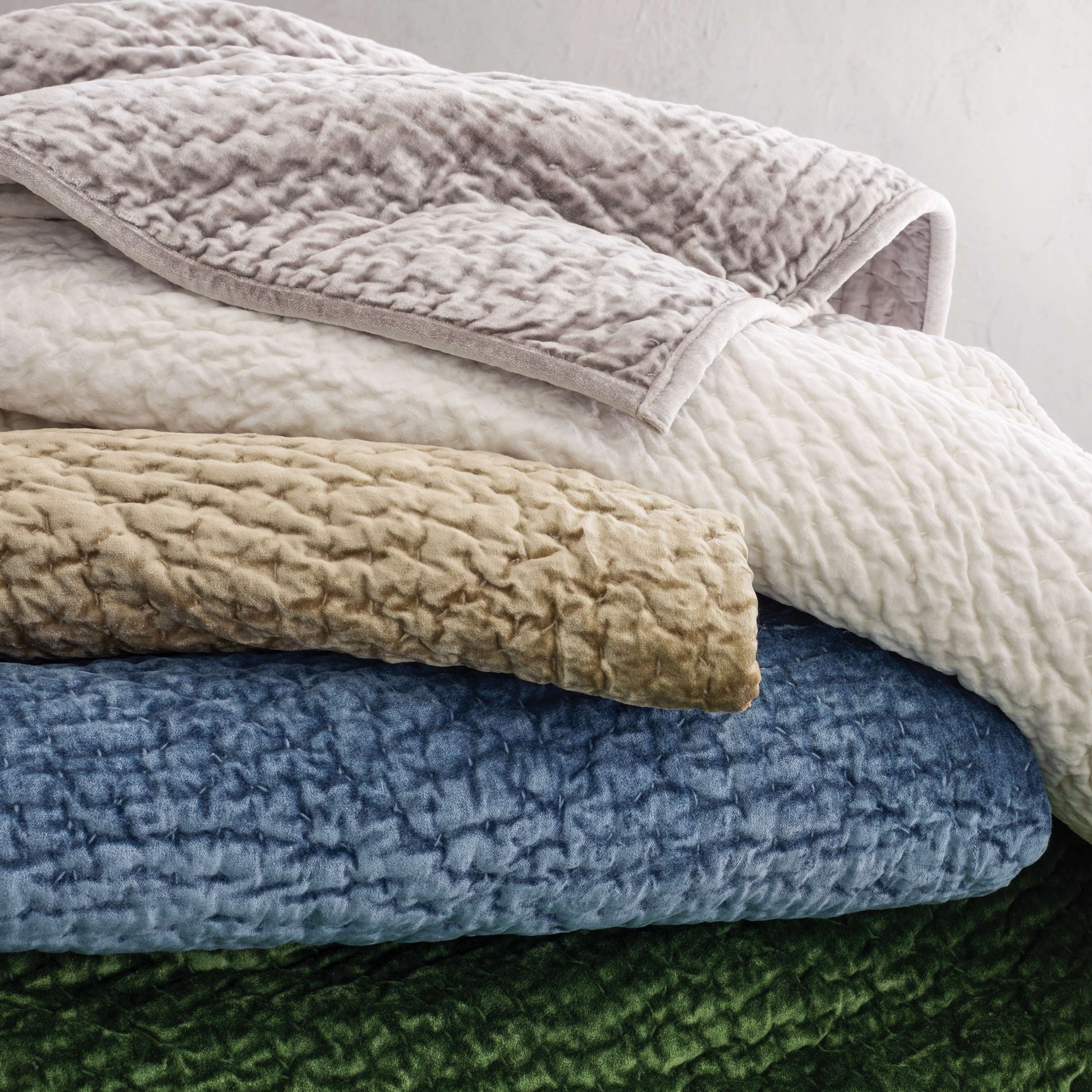 Parisienne Velvet Evergreen Quilt - Image 2