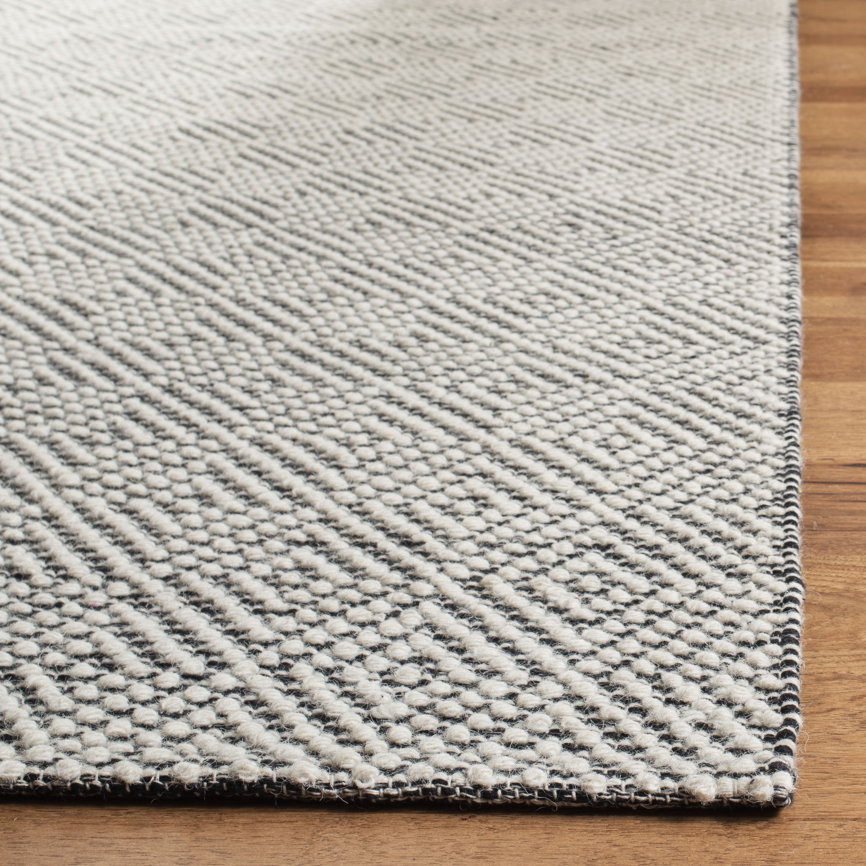 Arlo Home Hand Woven Area Rug, VRM305Z, Ivory/Black,  6' X 9' - Image 2