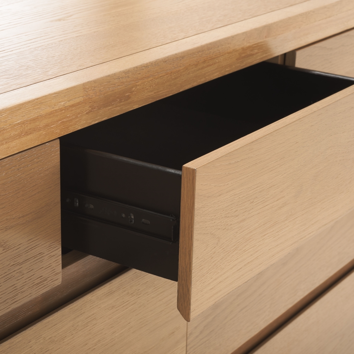 Darnell Wood 7 Drawer Dresser - Natural - Image 3