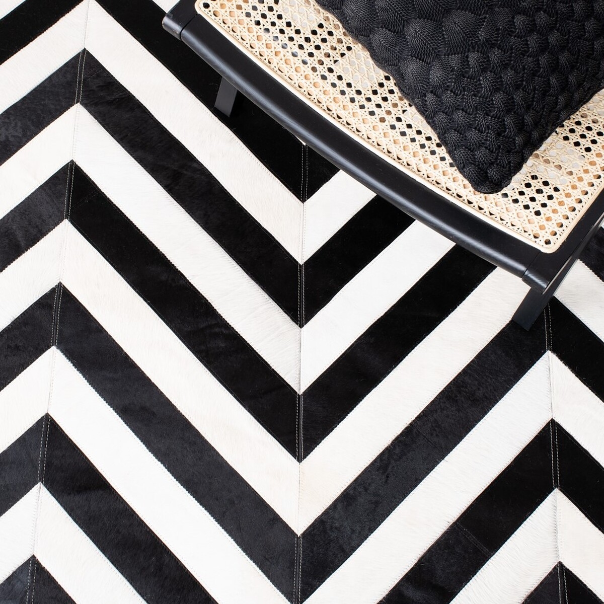 Safavieh Hand Woven Area Rug, STL122A, White/Black, 2'-3" X 7' - Image 5