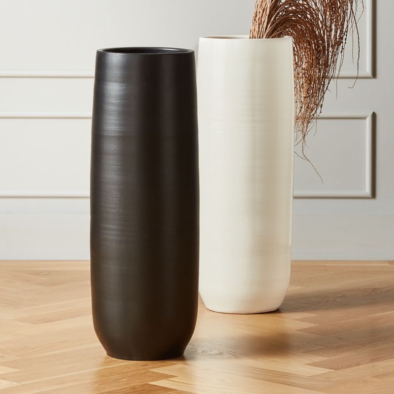 Rie Large Black Hand-Thrown Vase - Image 1