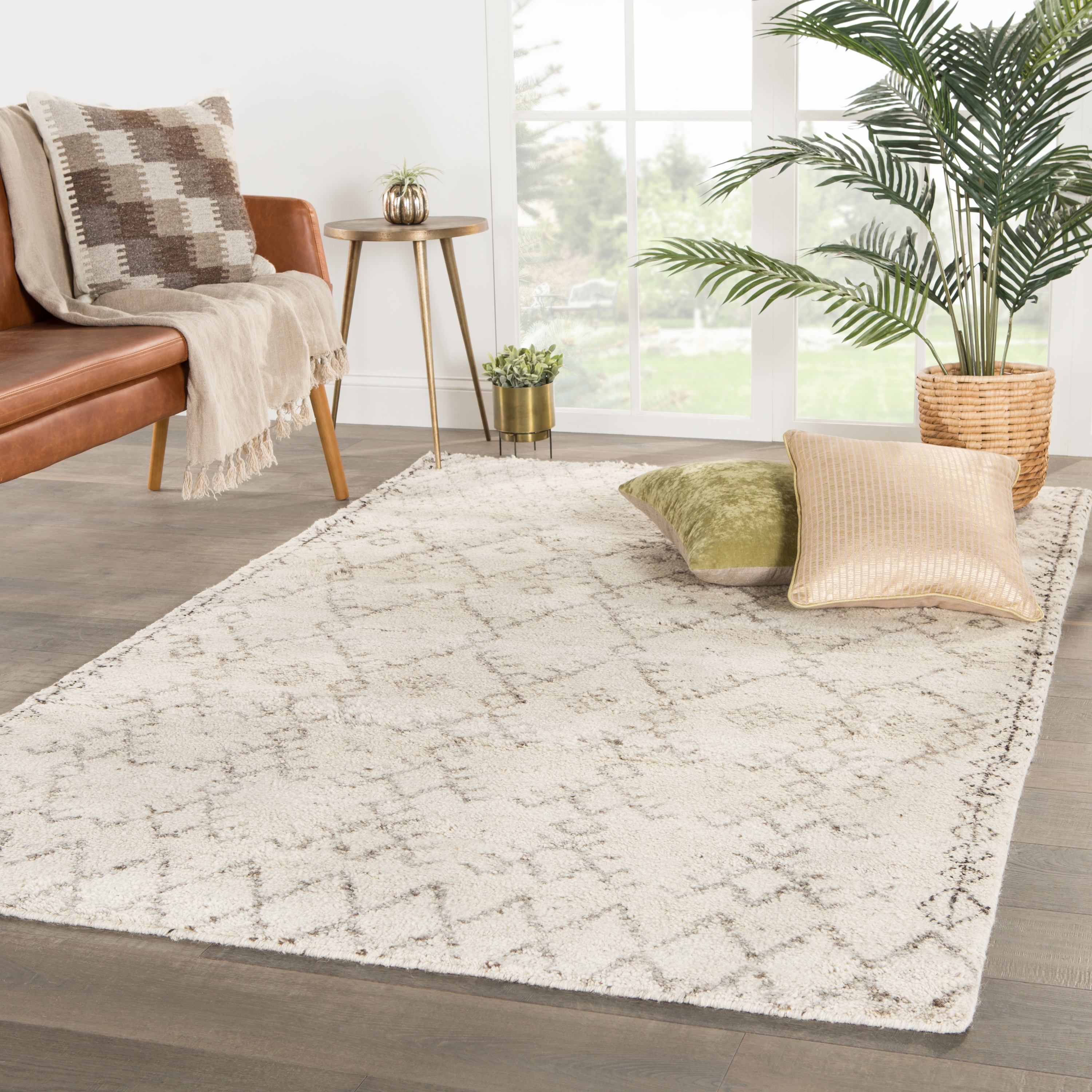 Zola Hand-Knotted Geometric Ivory/ Brown Area Rug (5' X 8') - Image 4