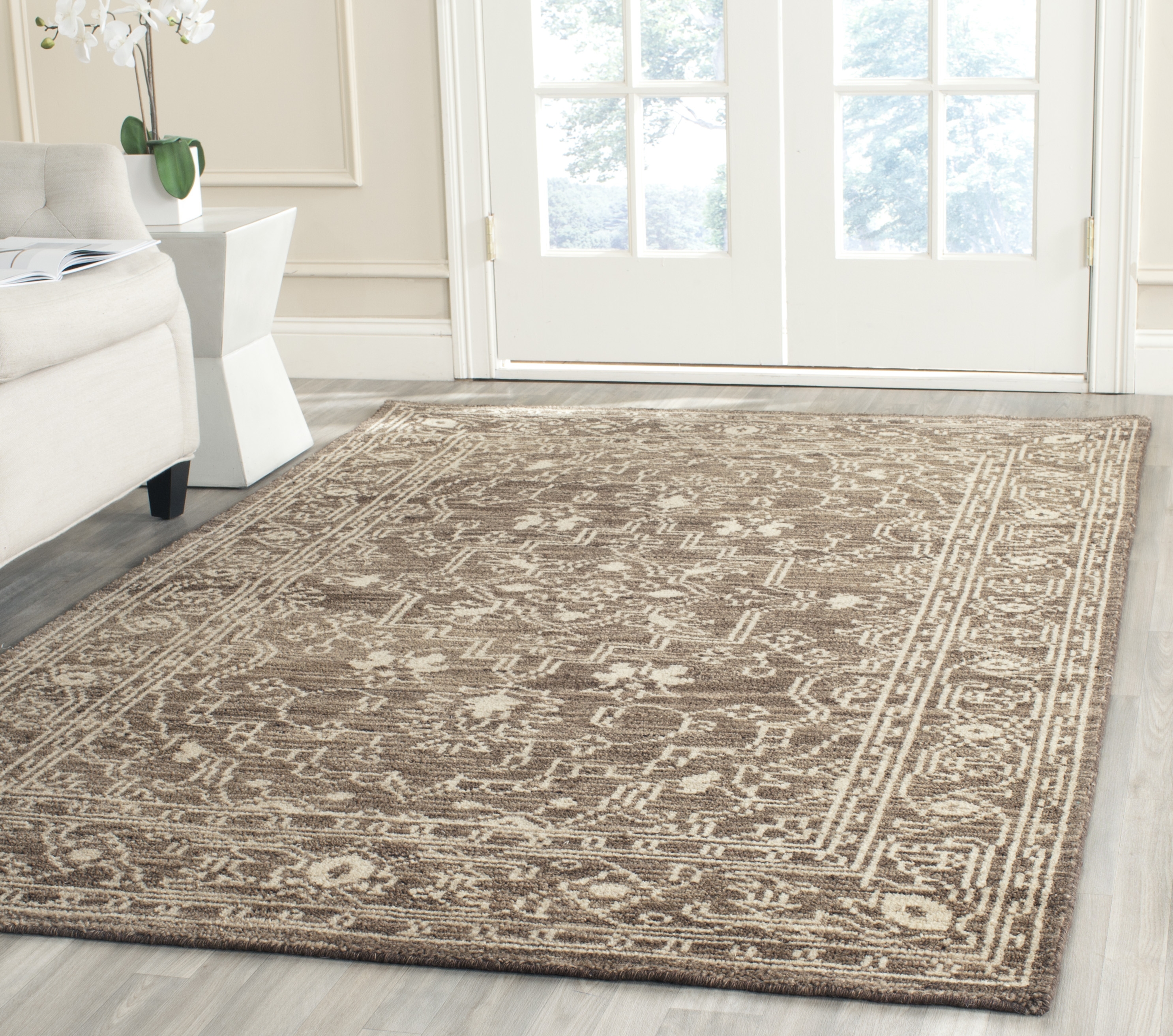 Arlo Home Hand Knotted Area Rug, KNY682A, Brown/Beige,  4' X 6' - Image 1