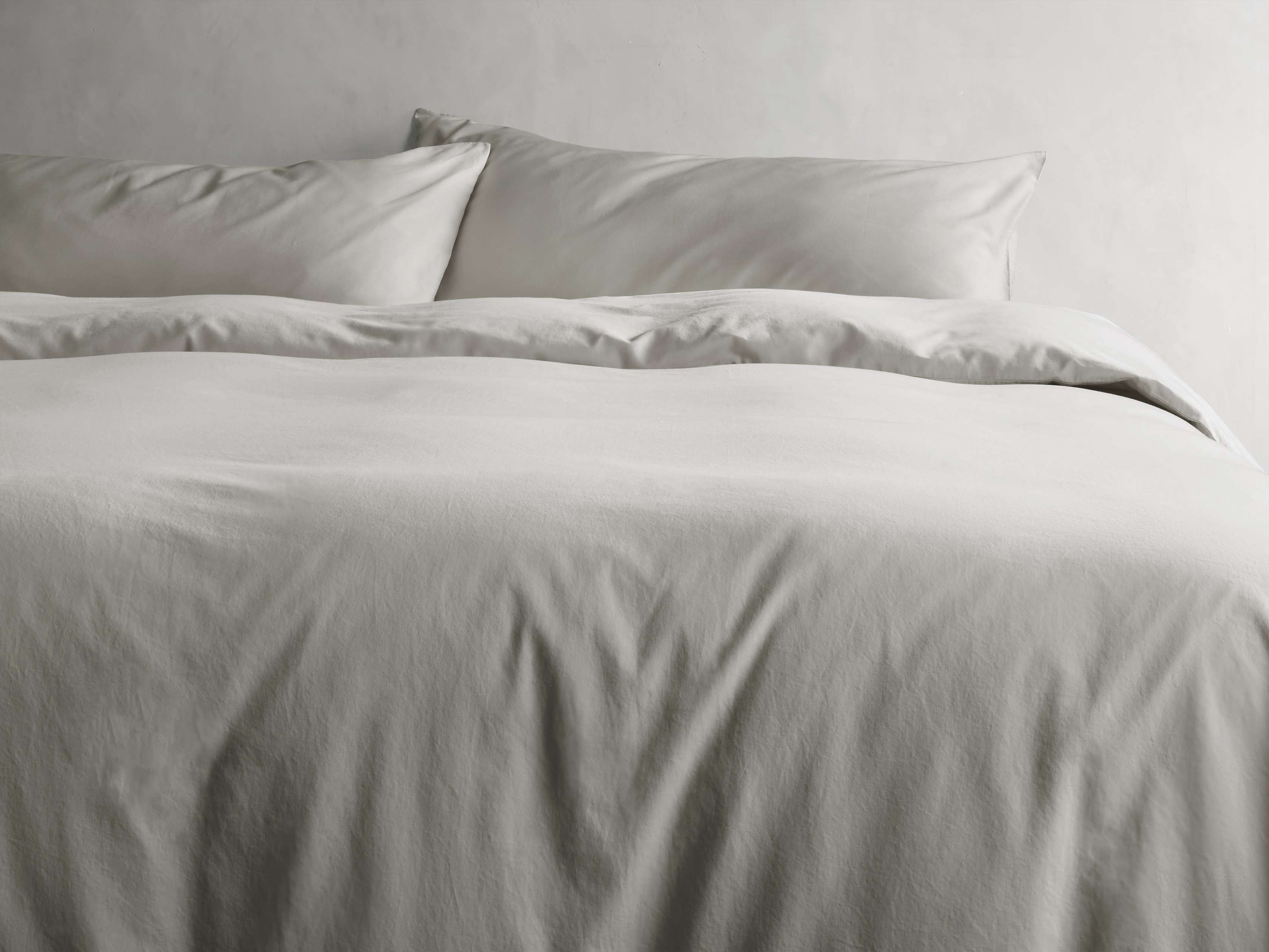 Italian Garment-Dyed Sateen Duvet Set in Cotton Queen Gray - Image 0