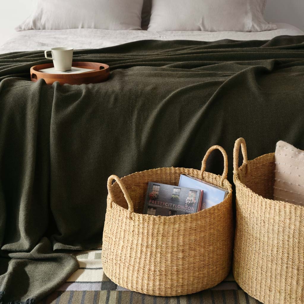 The Citizenry La Calle Alpaca Bed Blanket | Olive - Image 2