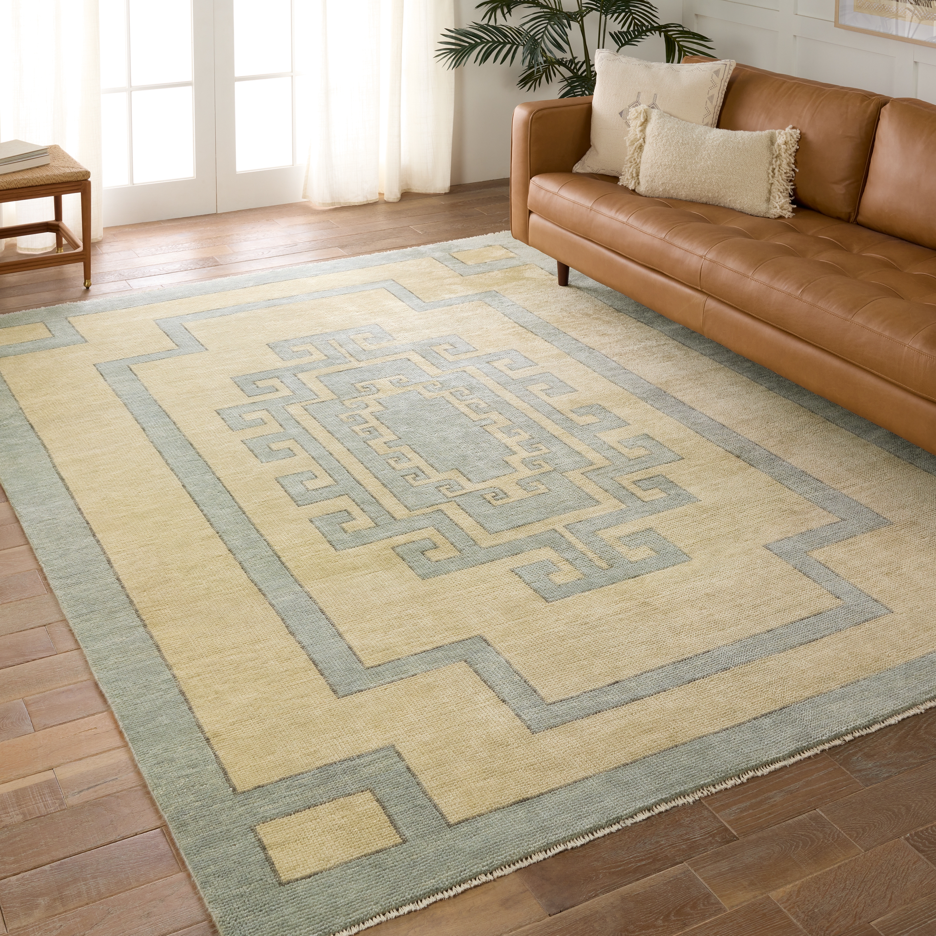 Nicosia Hand-Knotted Medallion Cream/ Pink Area Rug (18"X18") - Image 4
