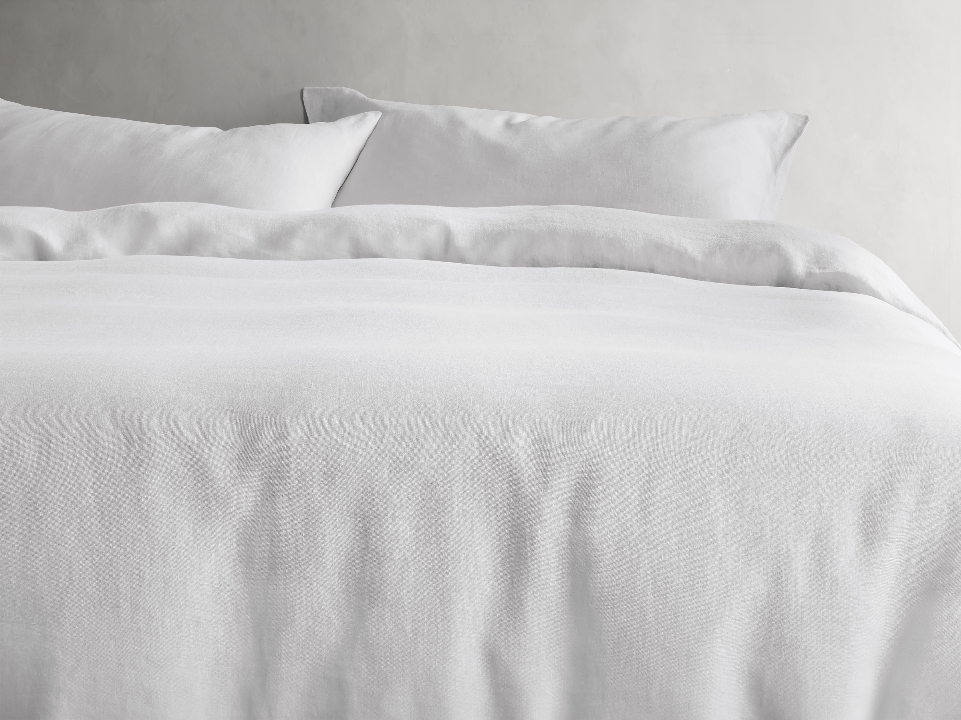 Italian Garment-Dyed Duvet Linen Queen in White - Image 0