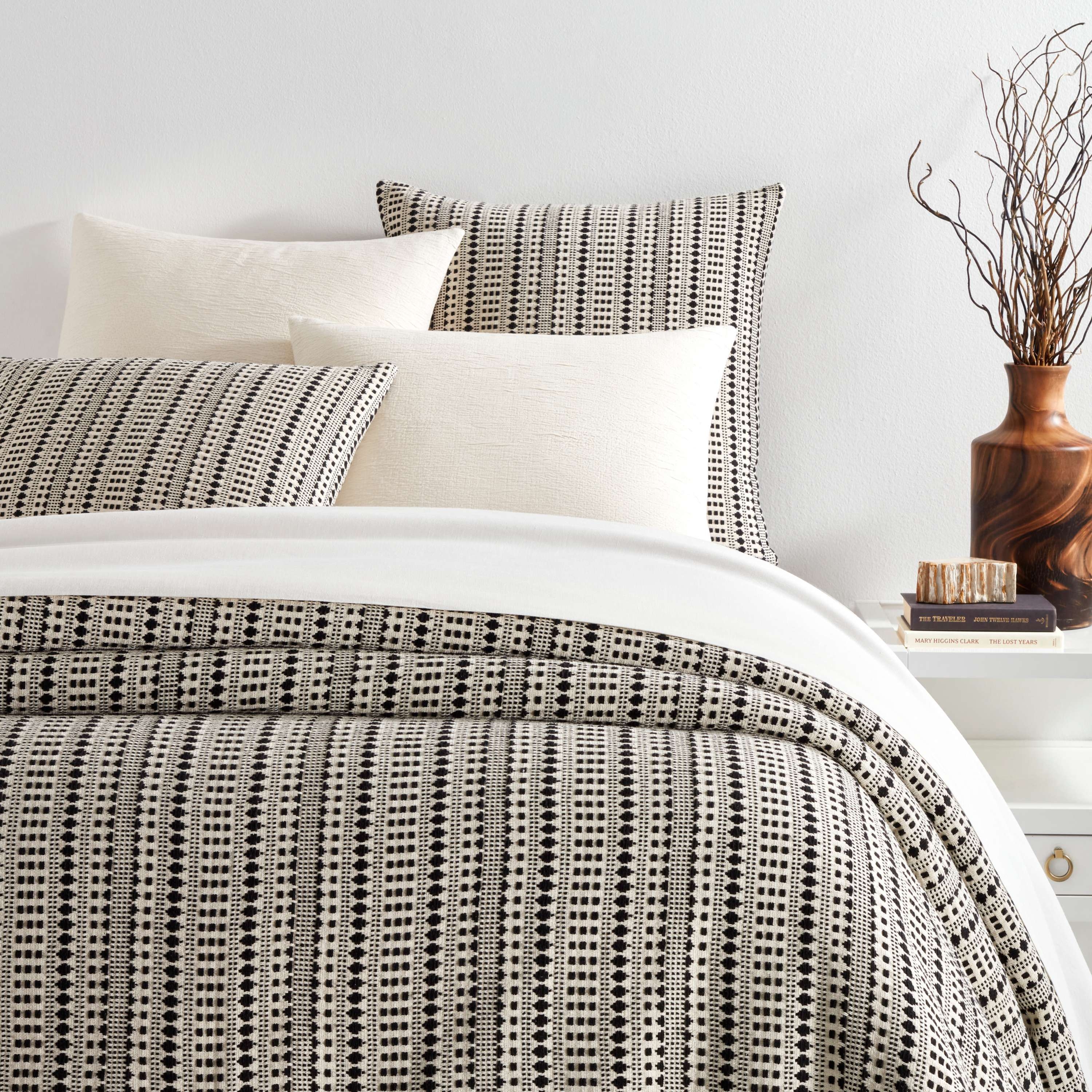 Fira Jacquard Black Coverlet - Image 0