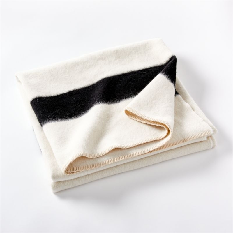 Siempre Recycled Ivory and Black Throw - Image 4