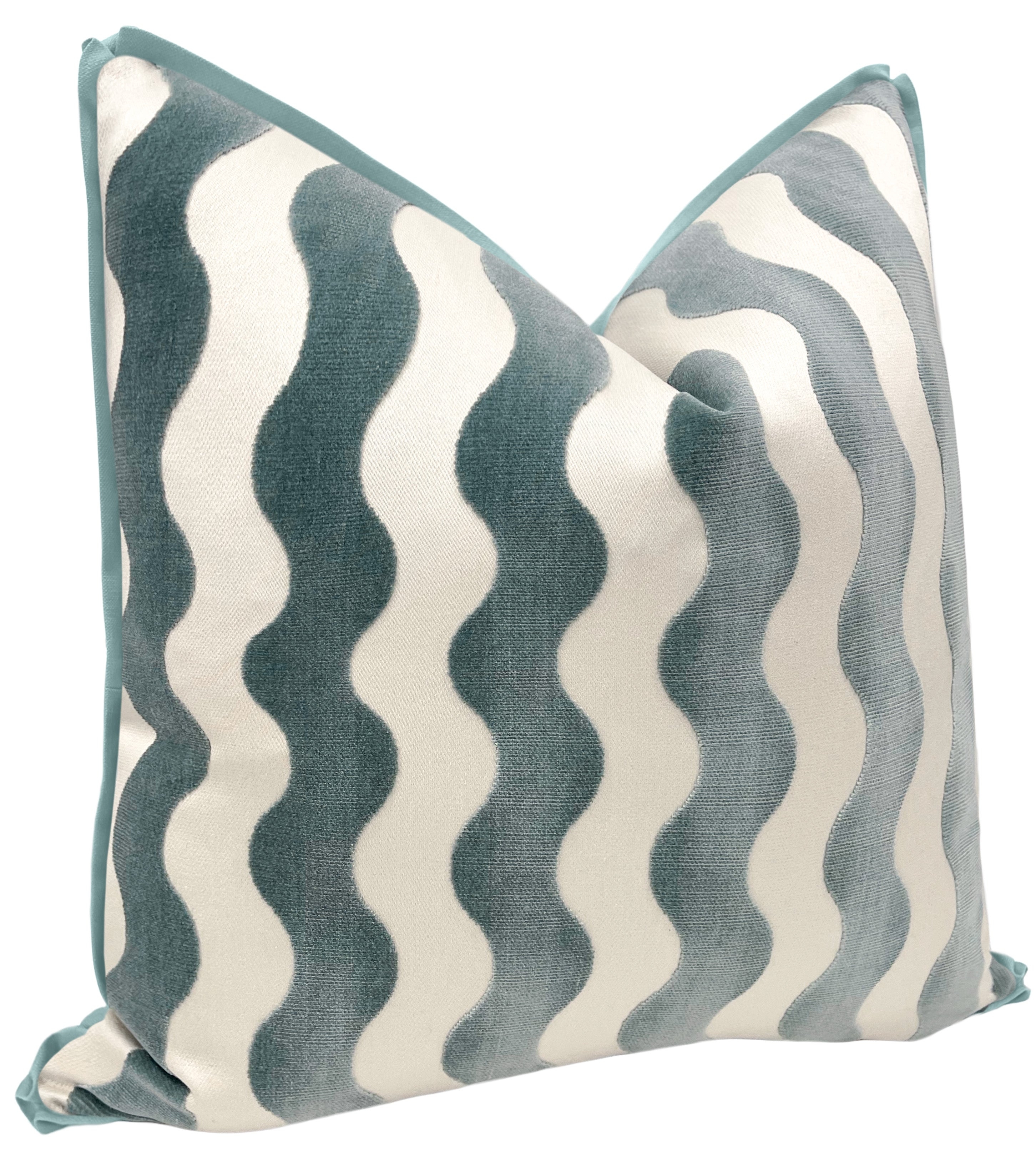 THE WAVE // SKY | SCHUMACHER - 14" X 36" / BUTTERFLY FLANGE / Lilac - Image 2