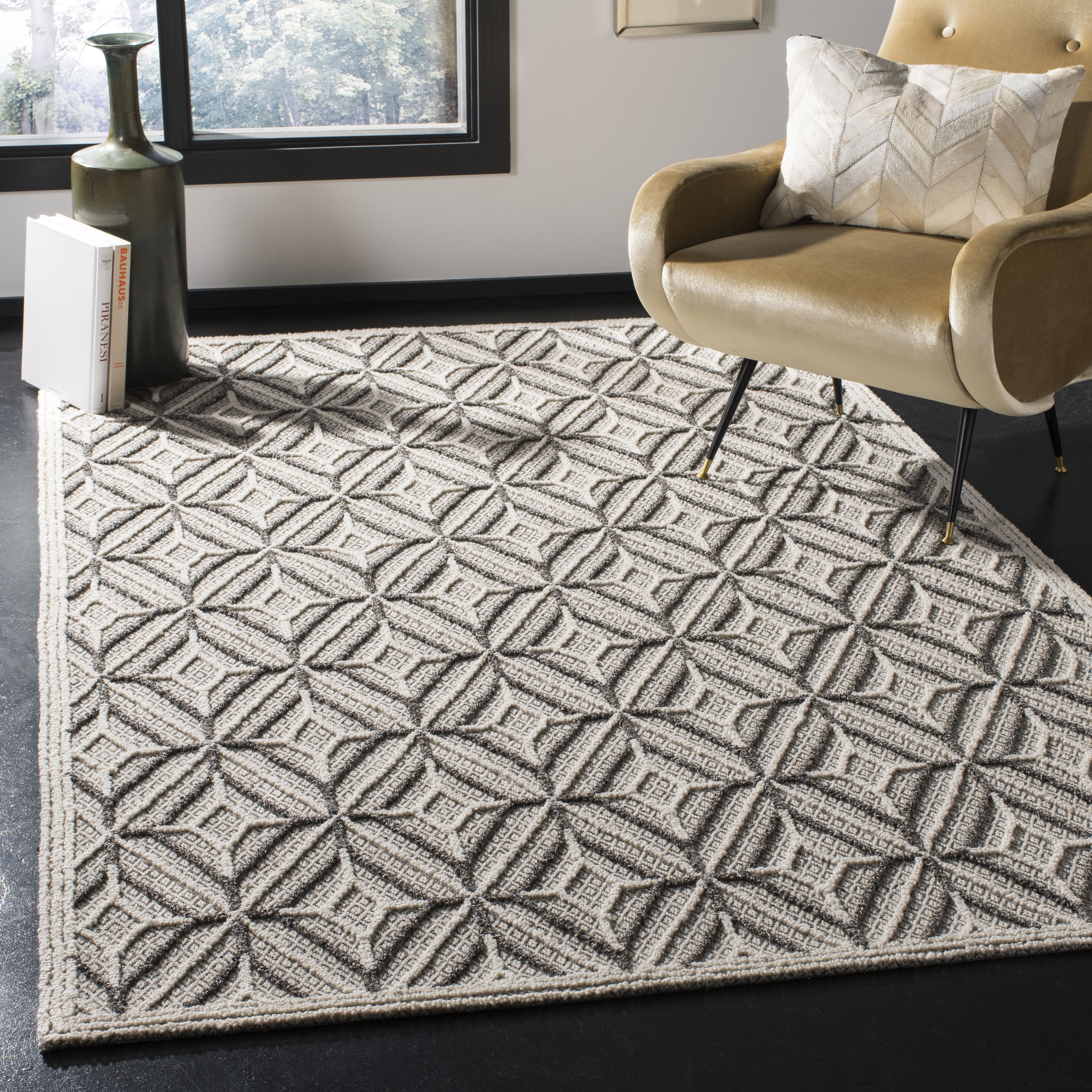 Arlo Home Hand Tufted Area Rug, TRC212F, Grey/Black,  5' X 8' - Image 1