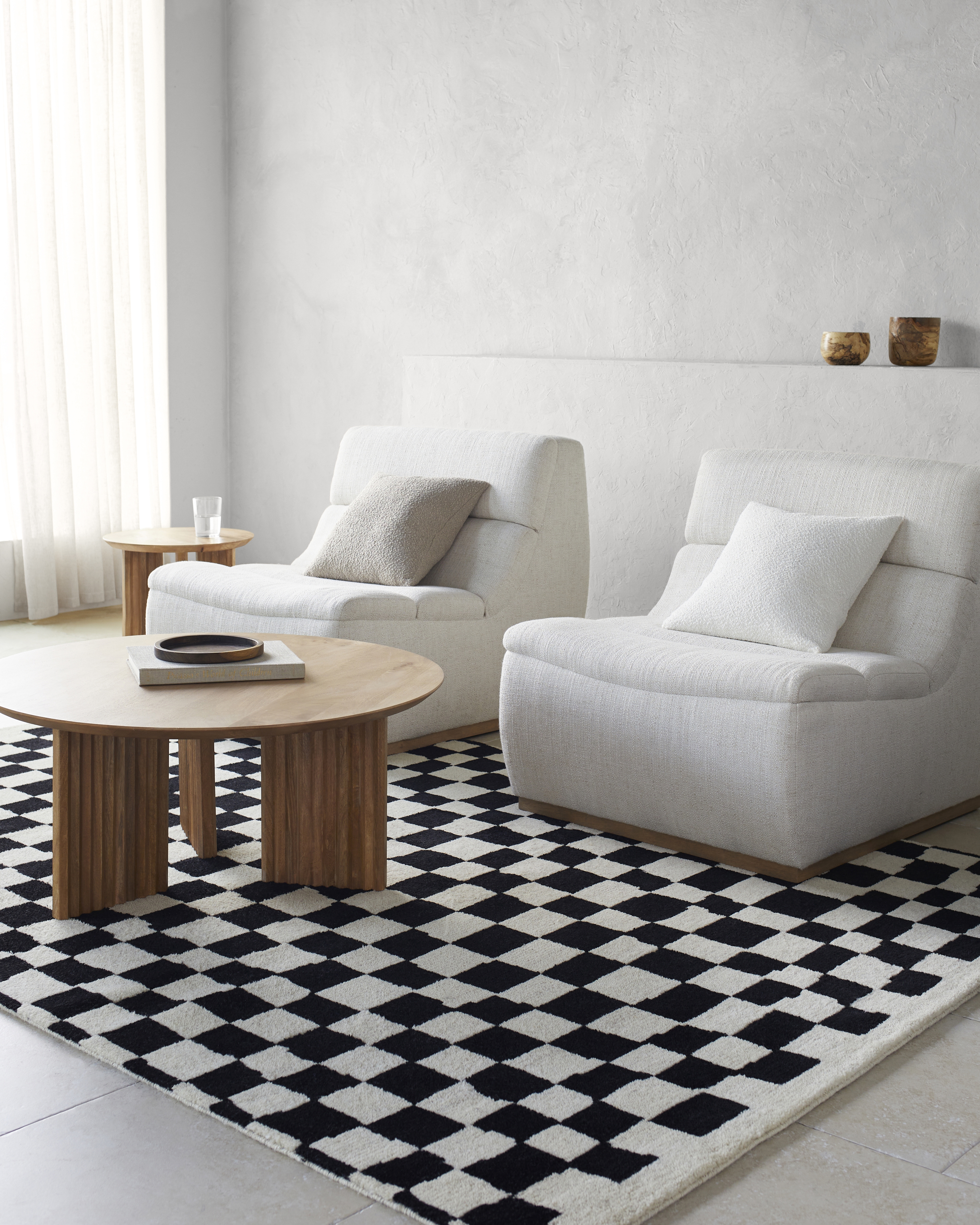 Damier Black Indoor 2' x 3' Handmade Rug - Image 1