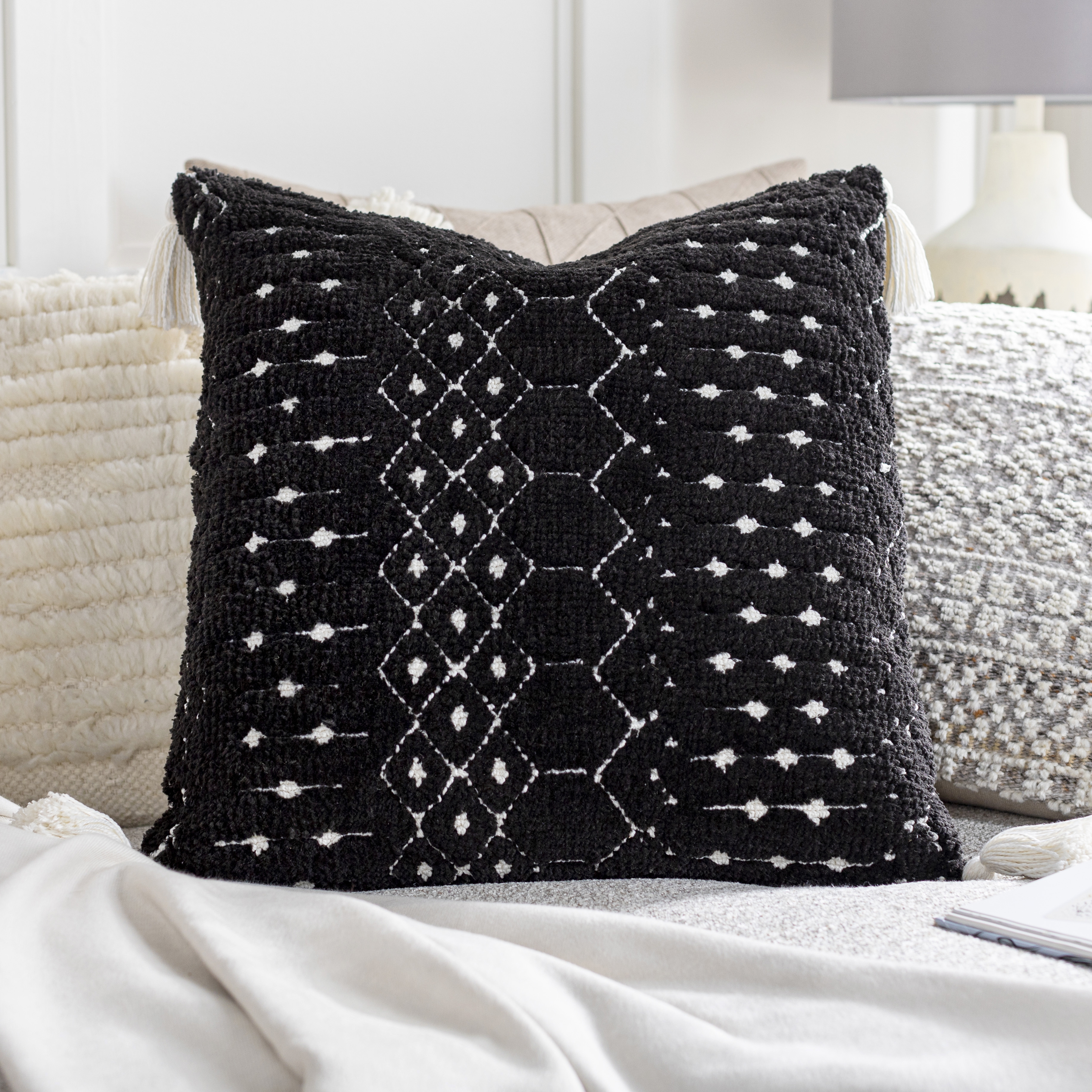 Braith BRH-008 18"L x 18"W Down Filled Pillow - Image 0