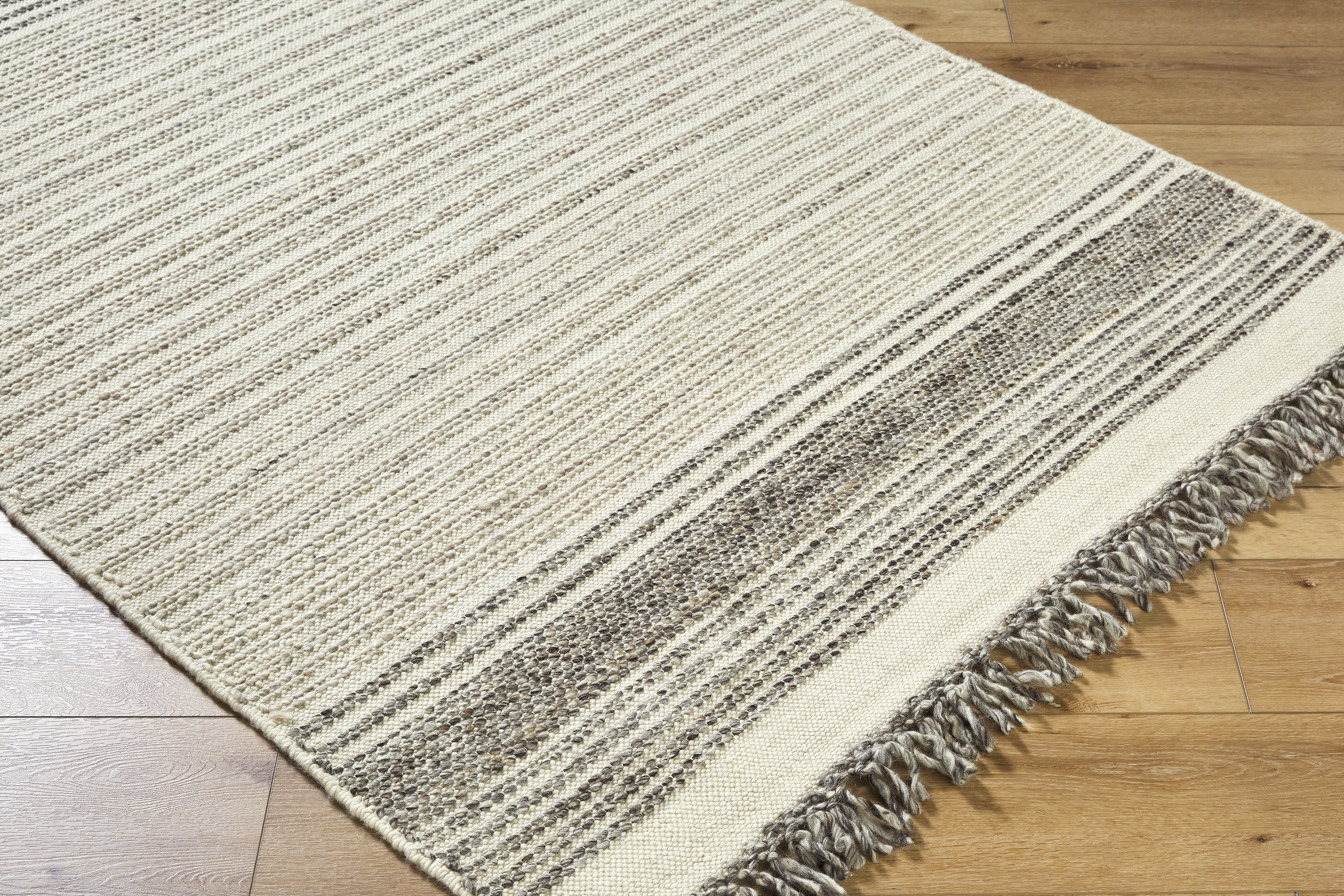 Lucie  Indoor 5' x 7'6" Handmade Rug - Image 4