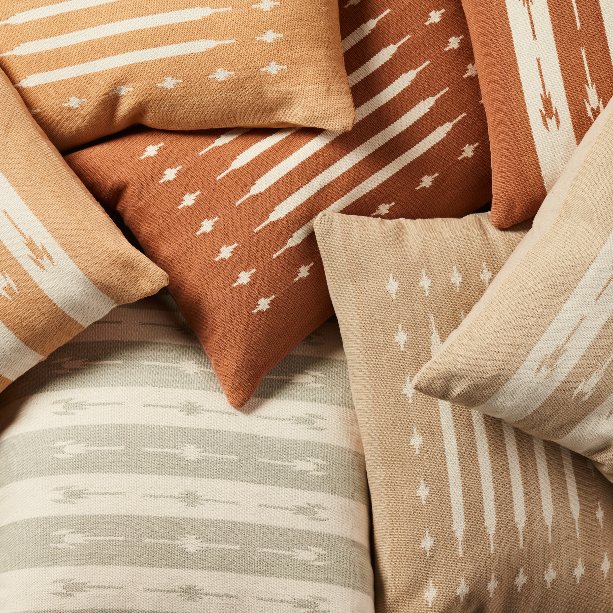 Design (US) Terracotta 16"X24" Pillow - Image 4